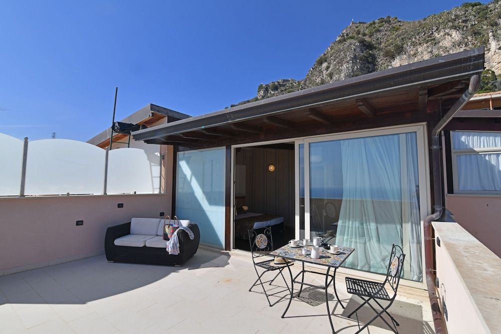 Hotel Le Chevalier Deluxe Room, Terrace, Sea View 5