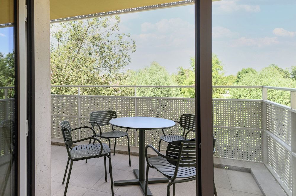 voco Beaune – Cité des Vins by IHG Suite, 1 Bedroom, Balcony 7