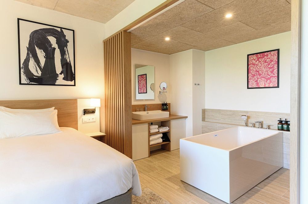 voco Beaune – Cité des Vins by IHG Suite, 1 Bedroom, Balcony 6