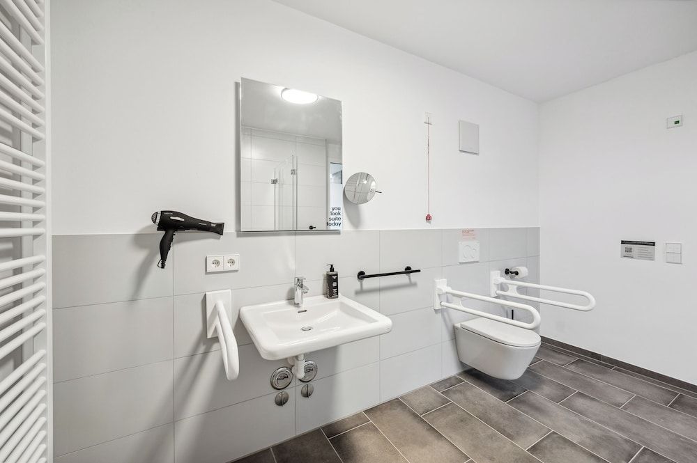 Limehome Karlsruhe Sophienstr. Suite - Wheelchair Accessible 5
