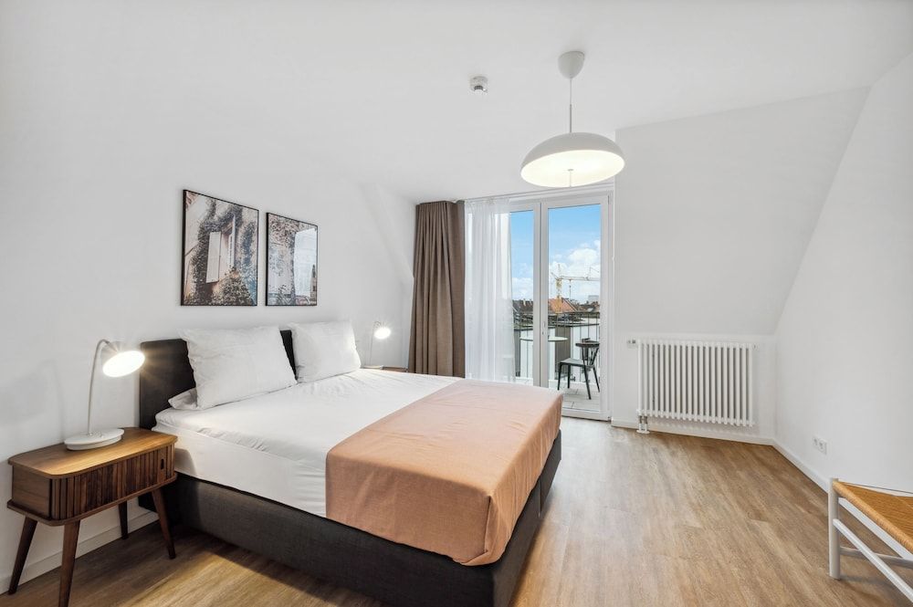 One-bedroom Comfort Suite with Balcony