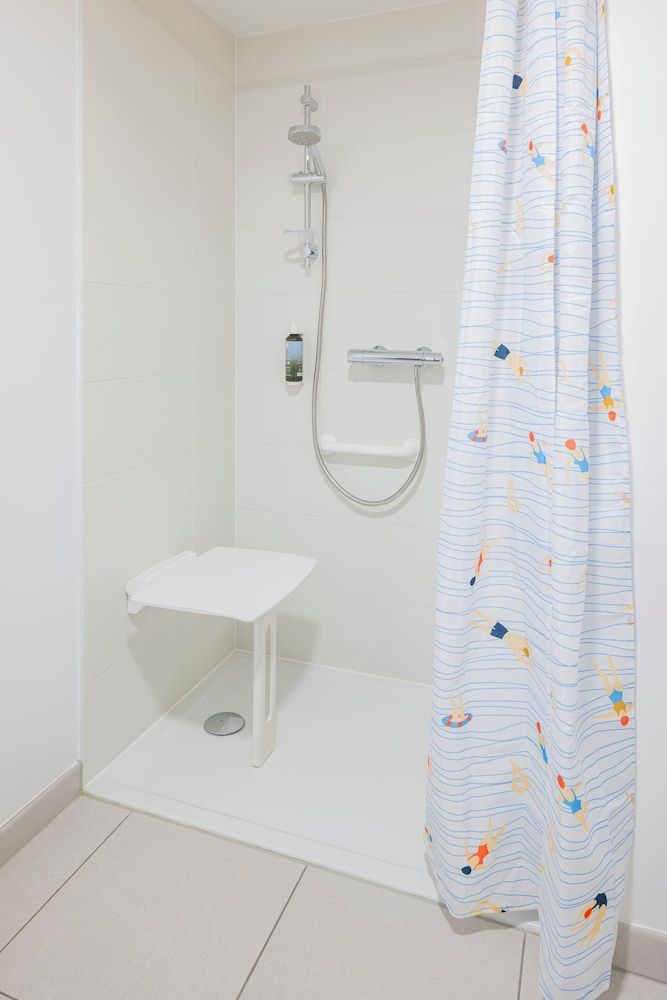 All Suites Appart Hôtel | Le Havre Centre - Les docks Executive studio, 1 double bed and 1 single sofa bed 2