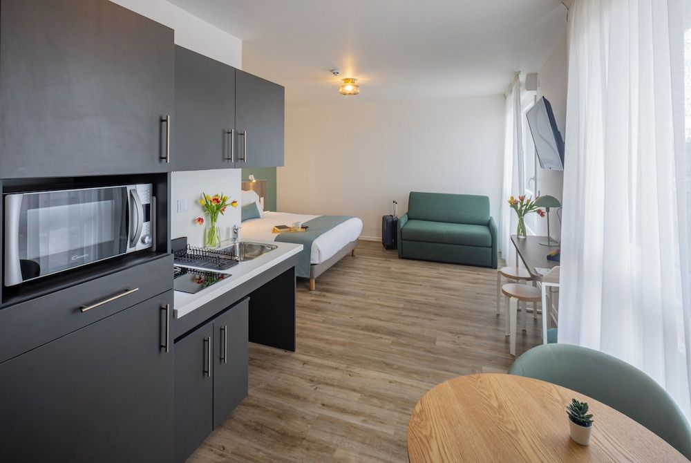 All Suites Appart Hôtel | Le Havre Centre - Les docks Executive studio, 1 double bed and 1 single sofa bed 4