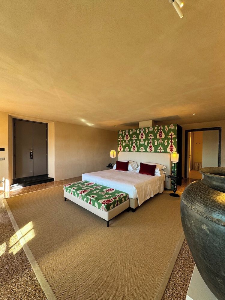 Palazzo Durazzo Suites Deluxe Room 2