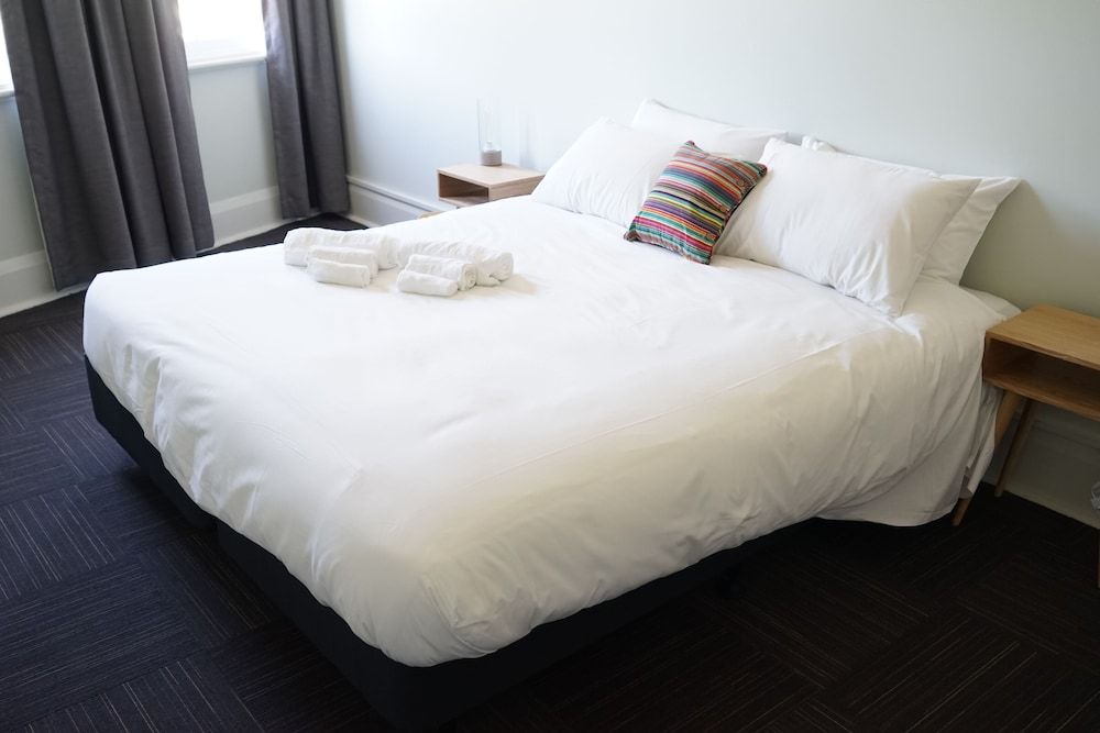 Rosehill Hotel Deluxe King Room 2