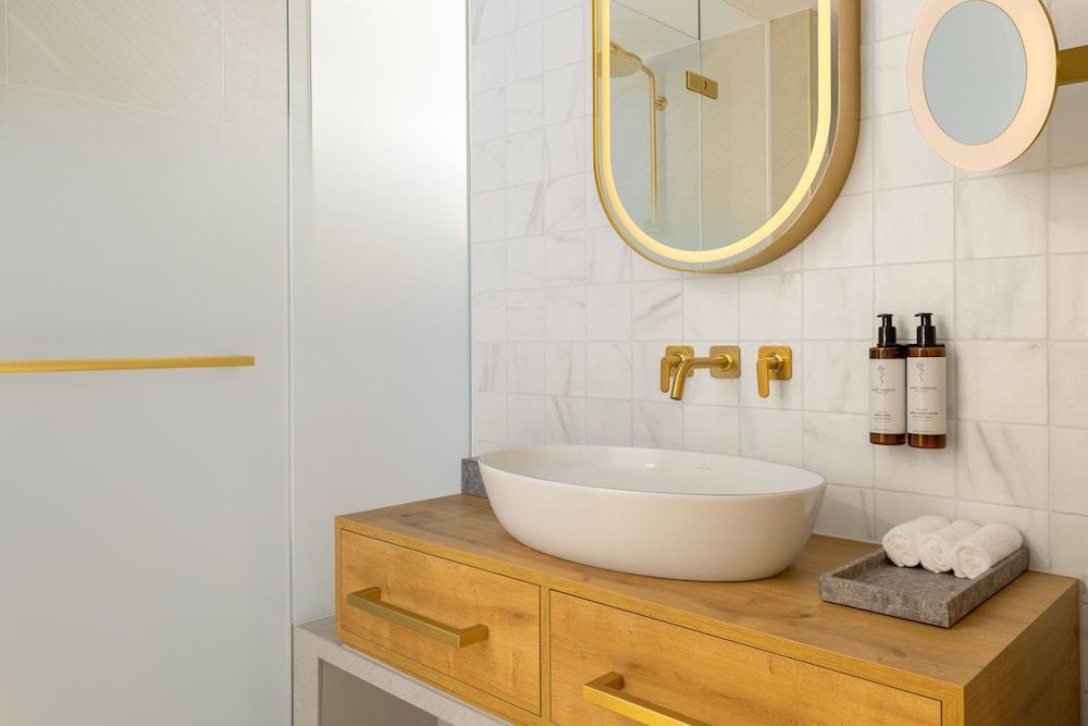 Caro & Selig, Tegernsee, Autograph Collection Deluxe Room, 1 King Bed, Lake View 5