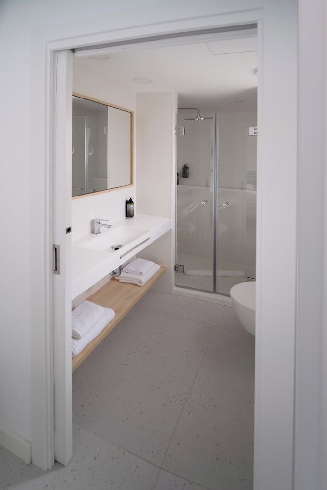 Hotel Bini Basic Double Room 4