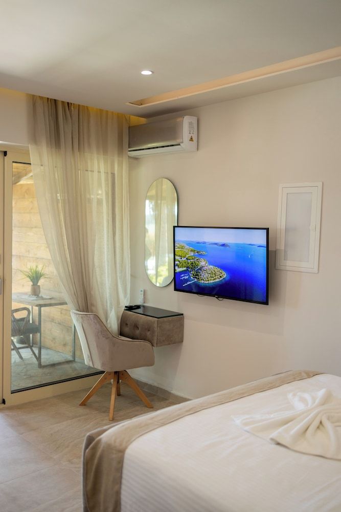 SANIMAR By Mono Alex King Suite 4