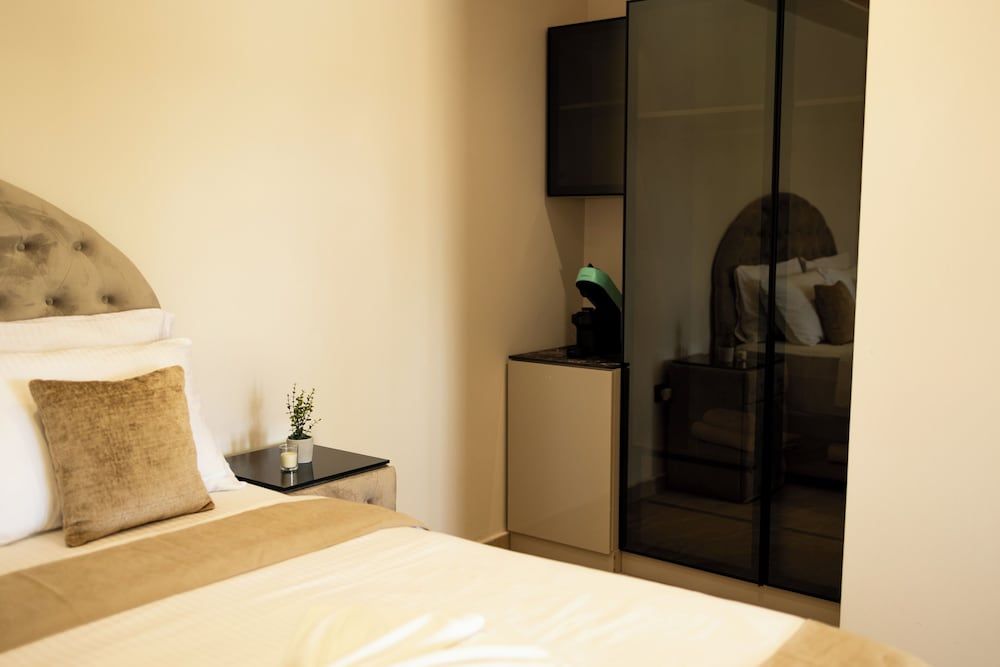 SANIMAR By Mono Alex King Suite 6