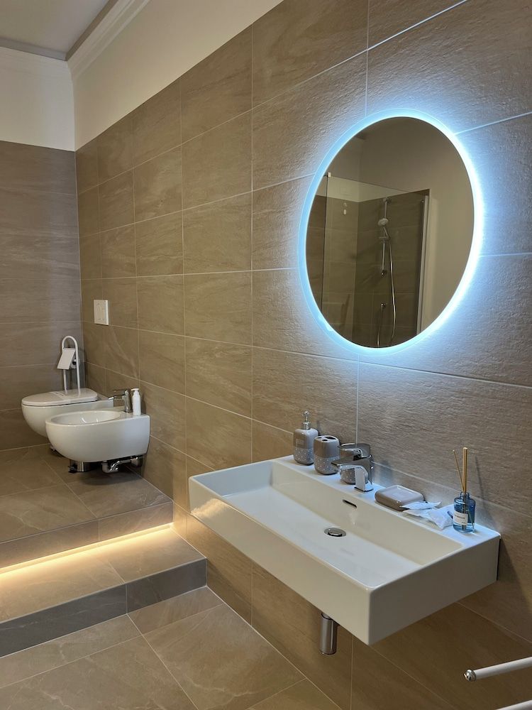 Foresteria Anguissola Rooms Comfort Studio Suite, 1 King Bed, City View 2