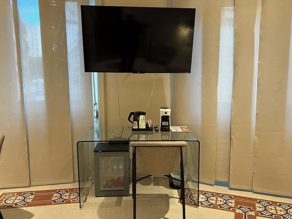 Foresteria Anguissola Rooms Comfort Studio Suite, 1 King Bed, City View 6