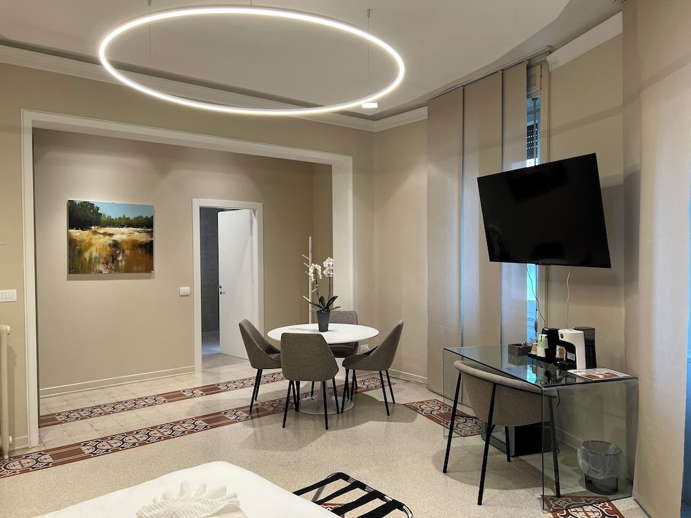 Foresteria Anguissola Rooms Comfort Studio Suite, 1 King Bed, City View 7