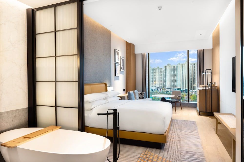 Premium Room, 1 King Bed, City View