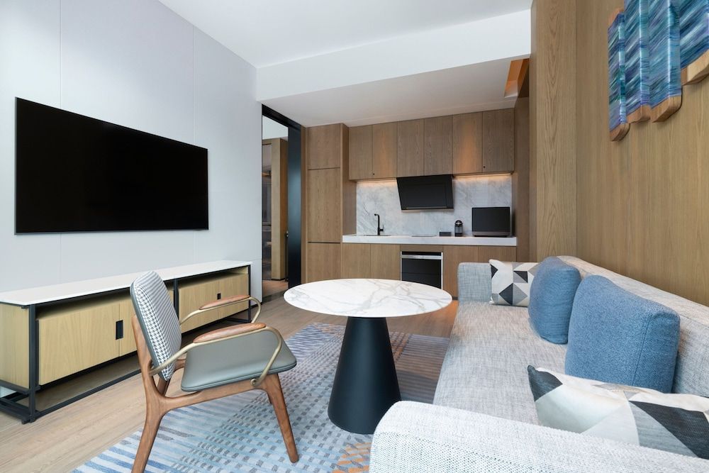 Sheraton Taiyuan Club Studio Suite, 1 King Bed, City View 4