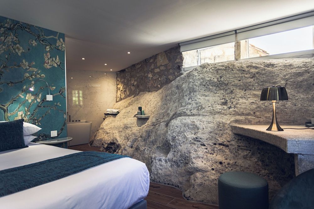 Troglodyte Room, Castle View