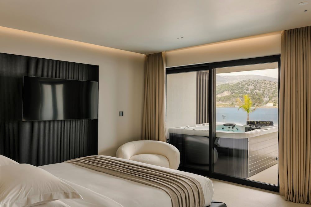 Junior Sea View Suite with Jacuzzi & Hammam
