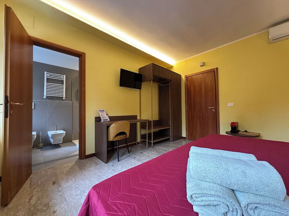 CconfortHotels R&B Murat Garden Superior Apartment, 1 King Bed, Balcony, Courtyard View 12