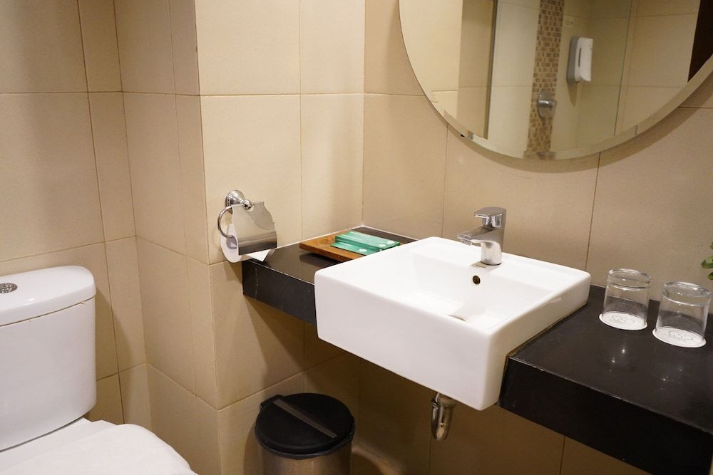 LORIN SYARIAH HOTEL SENTUL Superior Twin Room 6