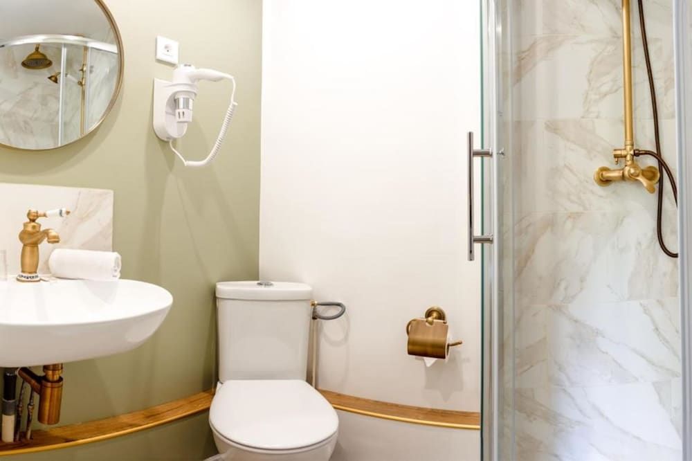 HOTEL DE FRANCE ET DE GUISE Standard Double Room 4