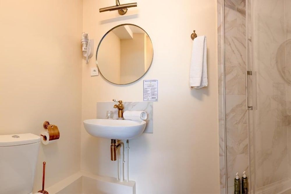 Standard Double Room (Mansardée ou sous les toits)