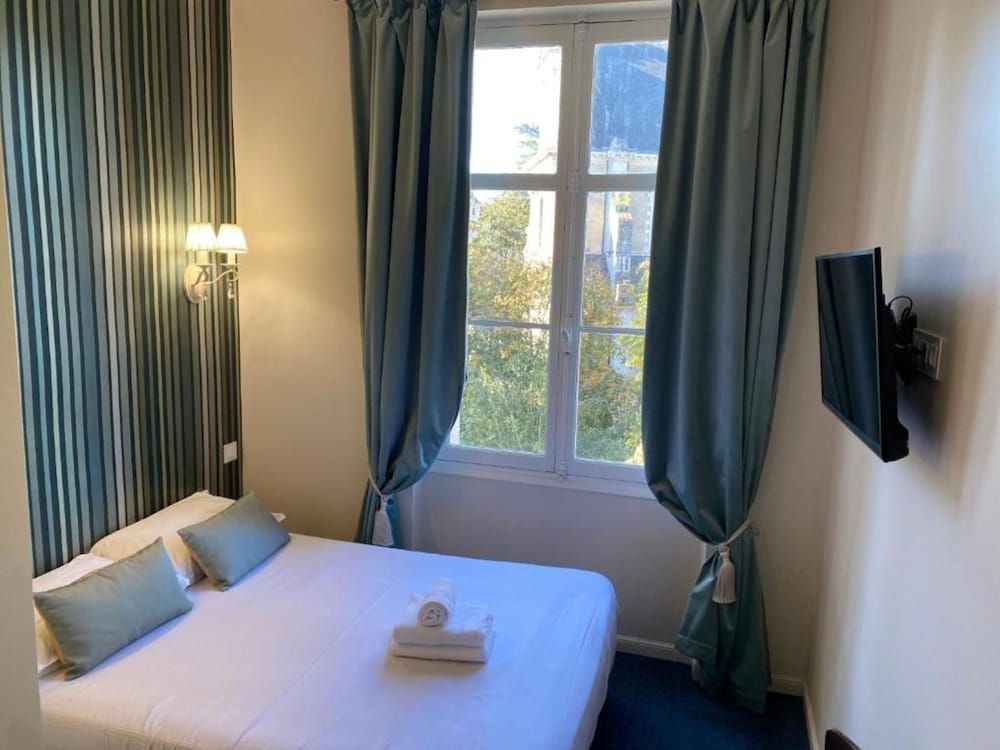 HOTEL DE FRANCE ET DE GUISE Standard Double Room 6