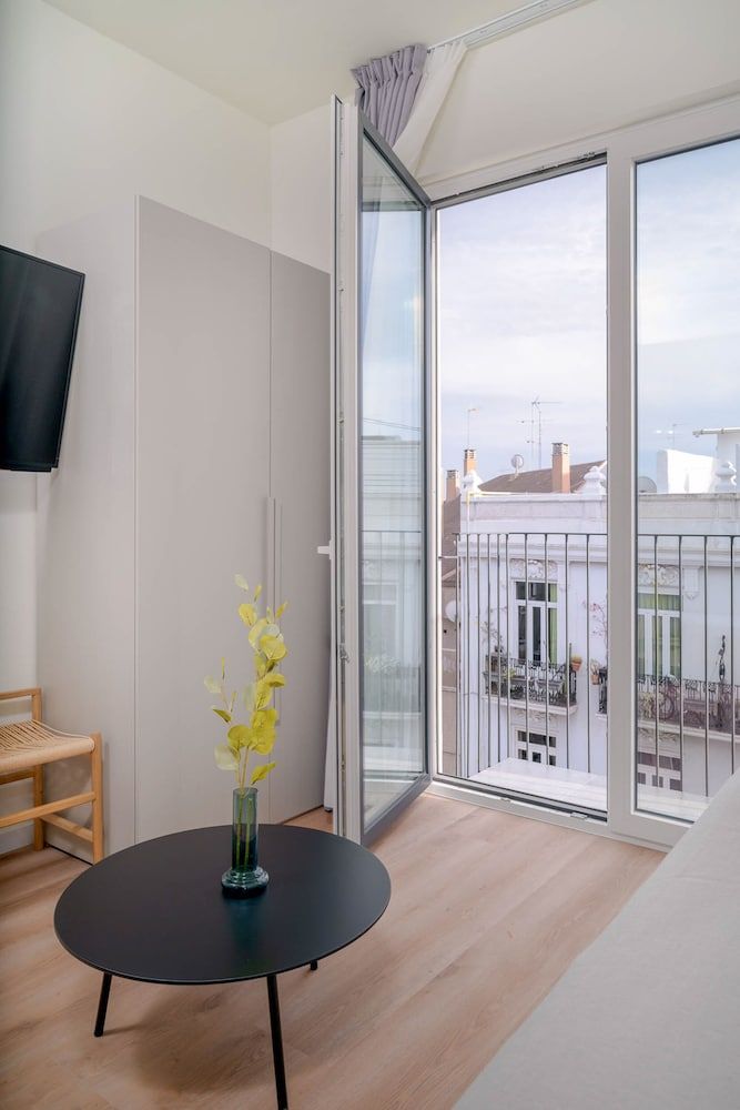 Limehome Valencia Carrer de Sant Jacint Comfort Studio with balcony 12
