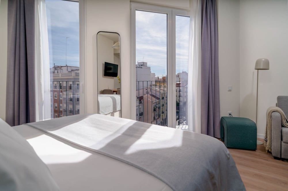 Limehome Valencia Carrer de Sant Jacint Comfort Studio with balcony 8