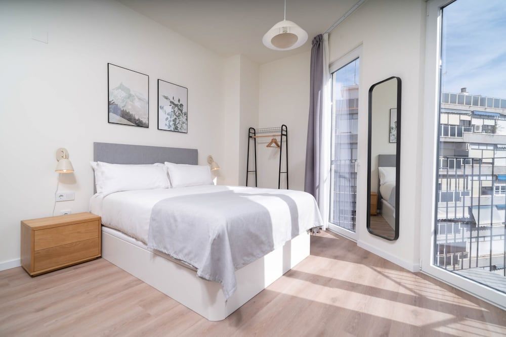 Limehome Valencia Carrer de Sant Jacint Comfort Studio with balcony 4