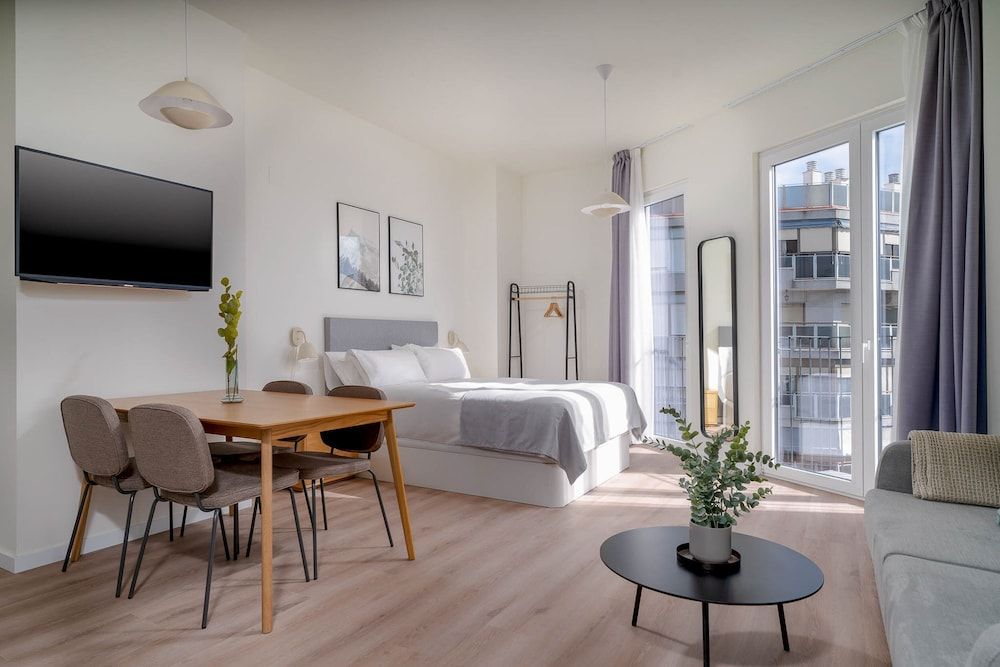 Limehome Valencia Carrer de Sant Jacint Comfort Studio with balcony 9