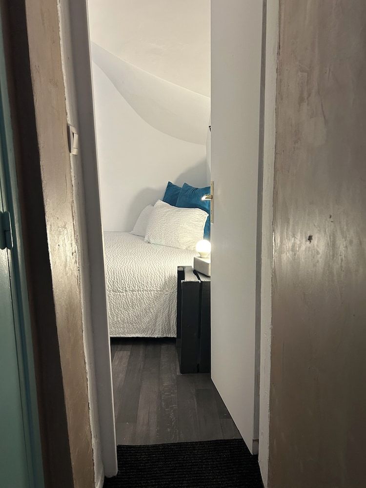 Hôtel de France Family Quadruple Room 4