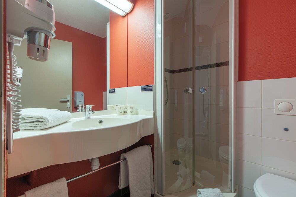 ACE Hôtel Châteauroux Déols Triple Room 3