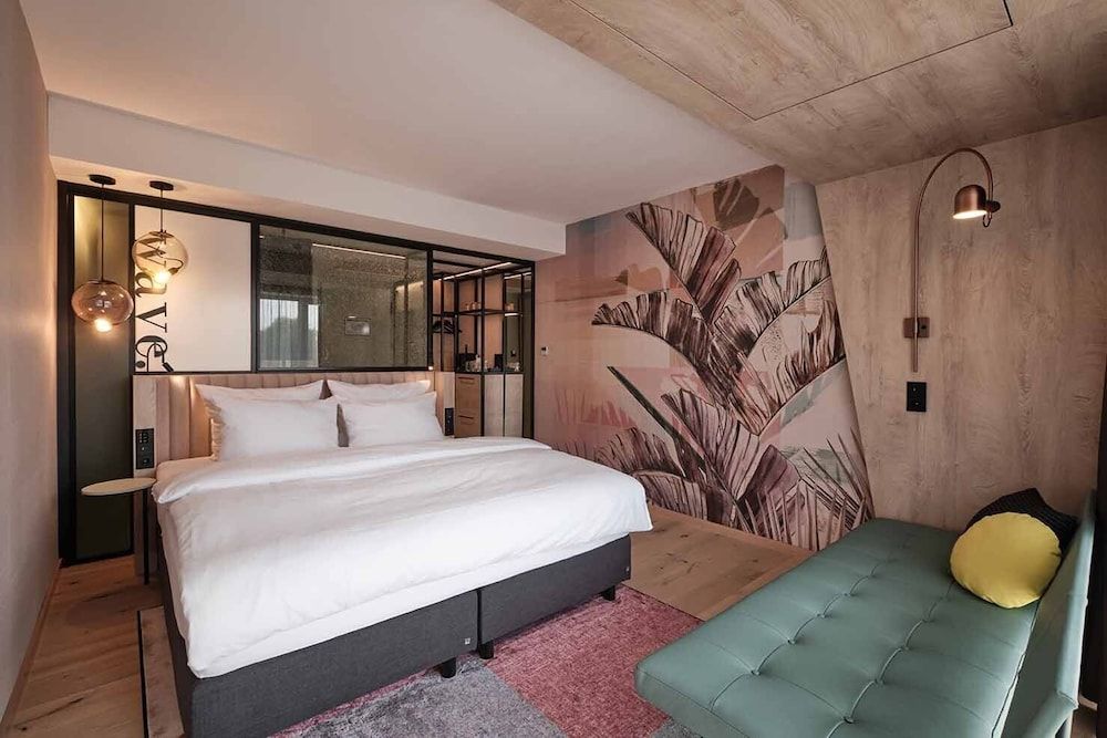 THE FLAMINGO Comfort Room