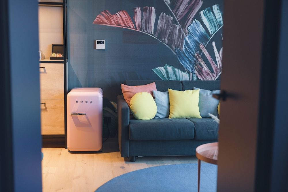 THE FLAMINGO Suite 4