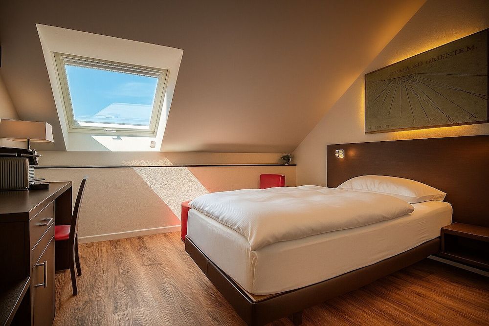 Classic Single Room, Lake View