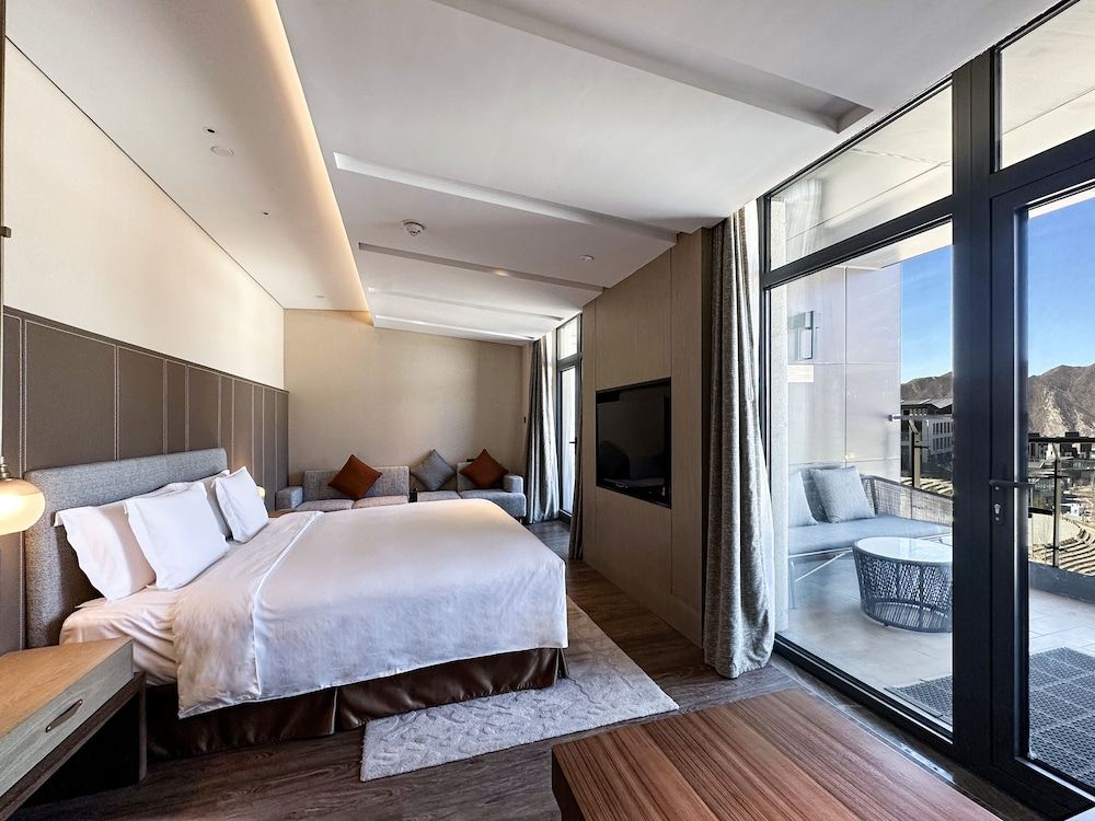 1 King Premium Lake View