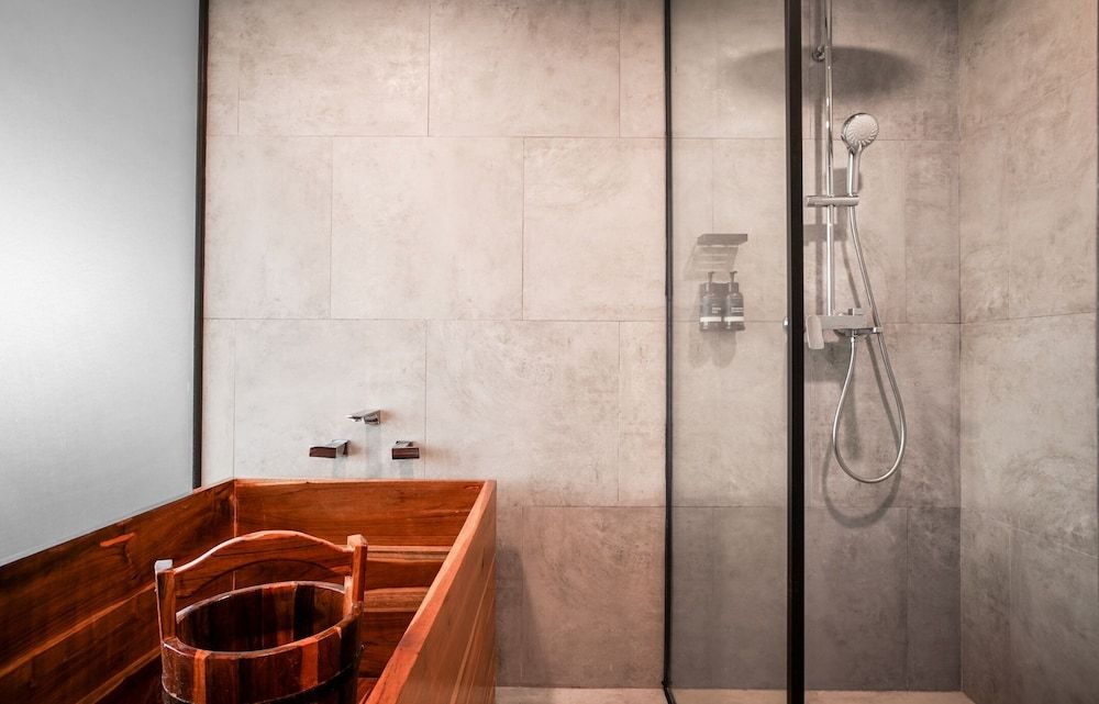 Aston Serang Hotel & Convention Center Suite Ofuro 4