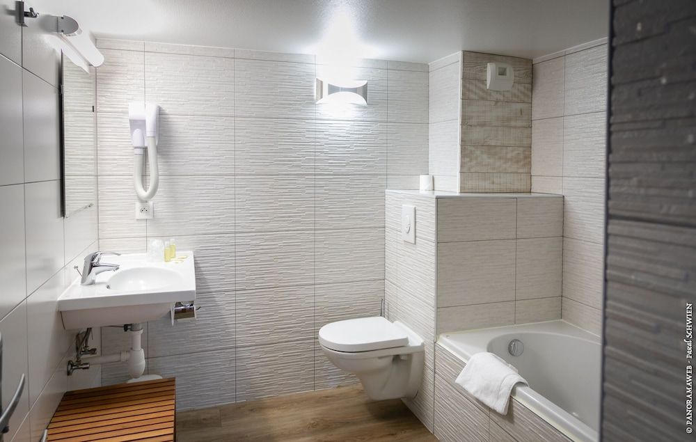 Hôtel La Cloche Comfort Single Room, 1 Bedroom, Private Bathroom 2