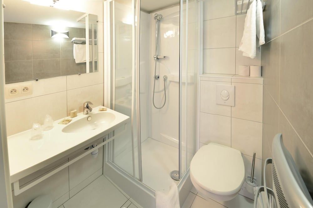 Hôtel La Cloche Economy Double Room 2