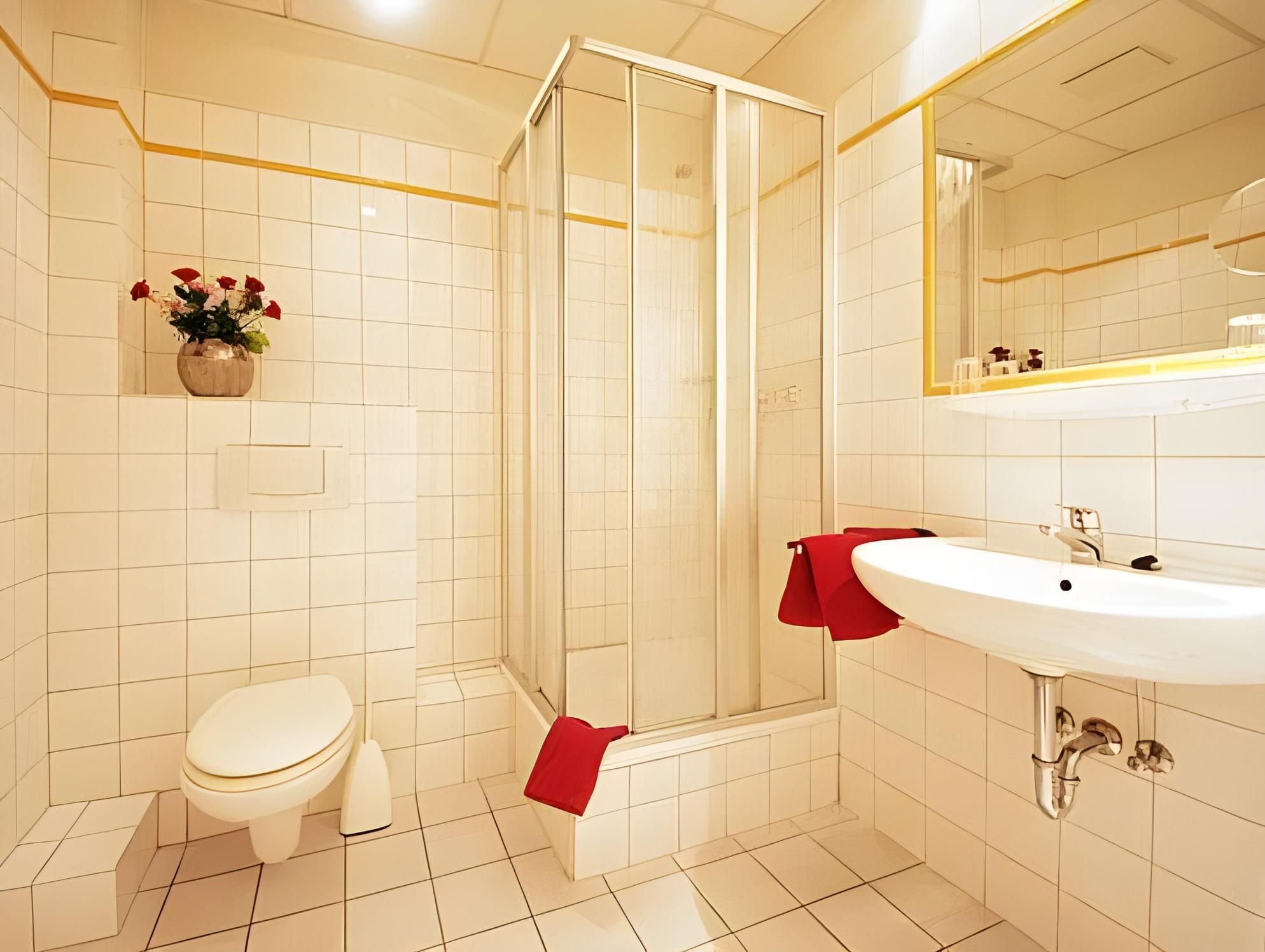 Hotel Constantin Triple Room 5