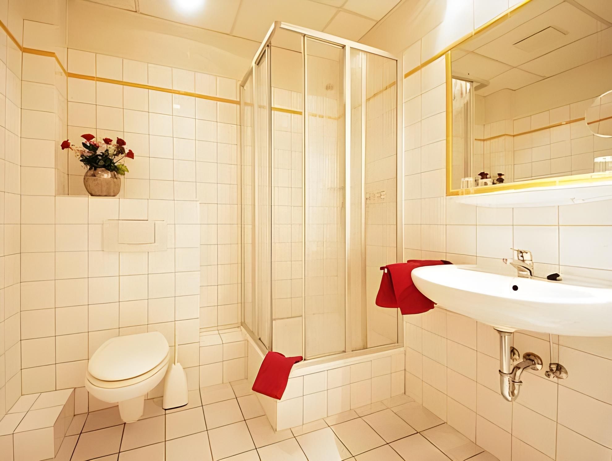 Hotel Constantin Quadruple Room 5