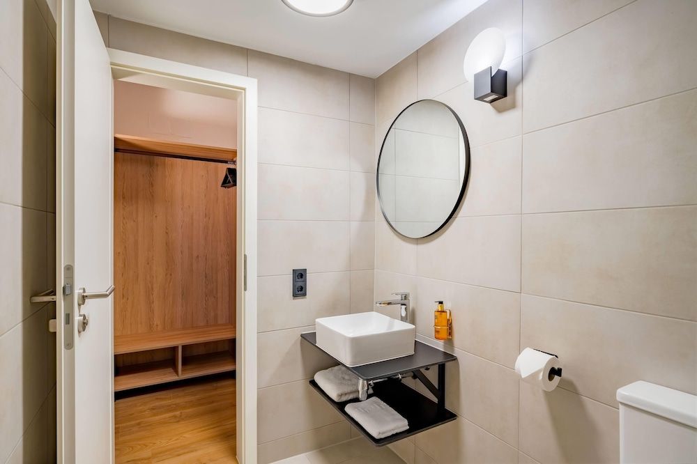 Aspire Palais Recklinghausen,Trademark Collection by Wyndham Standard Room, 1 Queen Bed 10