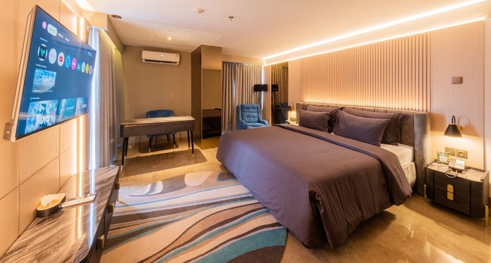 Royal Suite, 2 Bedrooms, Balcony, Sea View