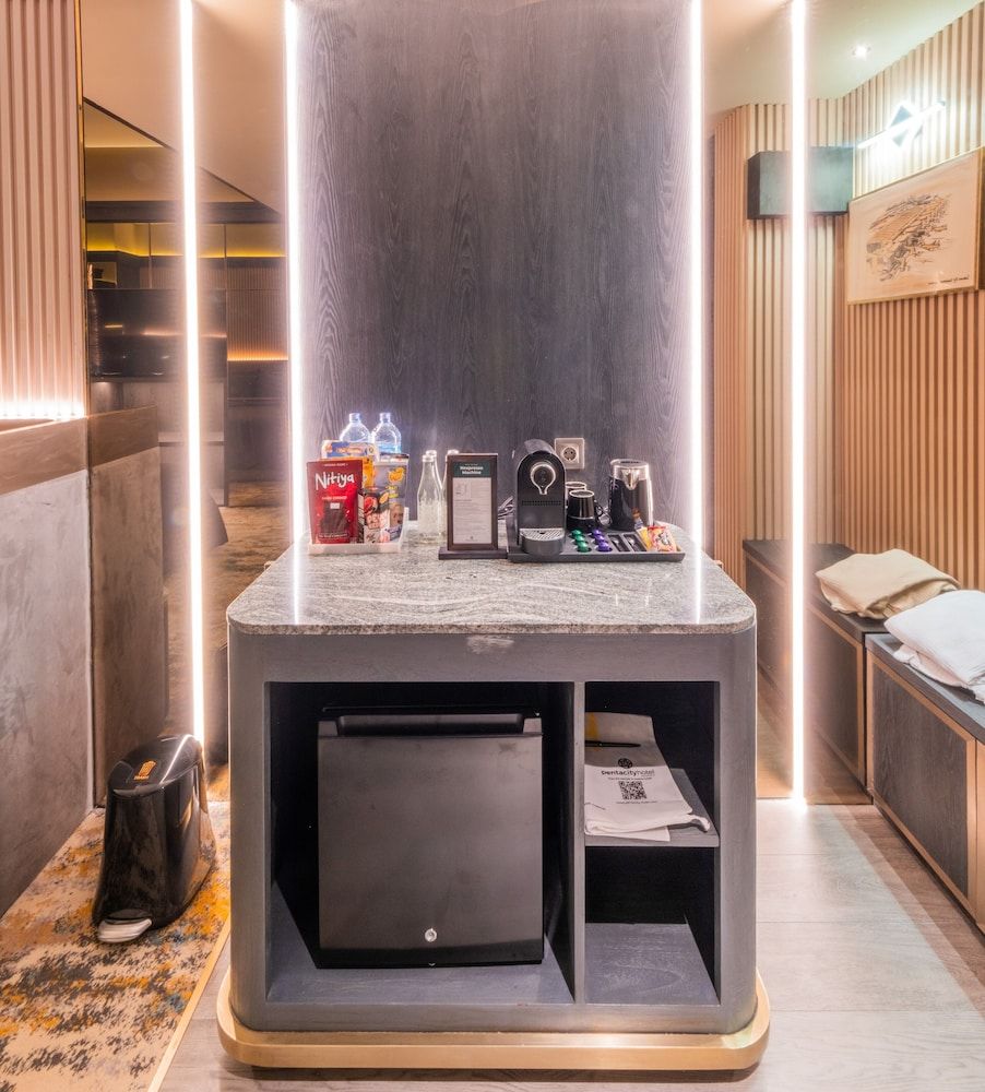 The All-Suite Pentacity Hotel Balikpapan Business Suite, 1 King Bed, Non Smoking, Balcony 22