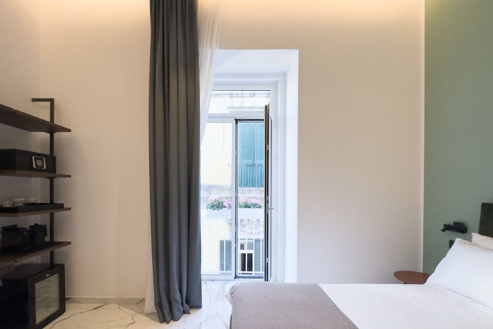 InSogno Suites Deluxe Room 10