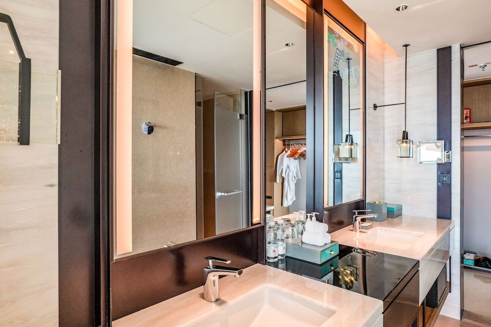 Shantou Marriott Hotel Executive Suite, 1 King Bed, Sea View 5