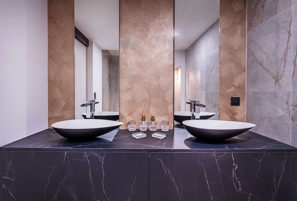 Kyriad Chateauroux Nord Aeroport Suite, 1 King Bed 3