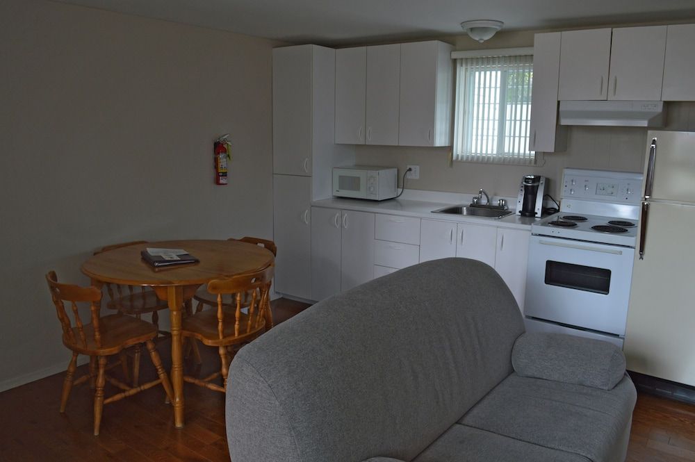 Auberge Le Parasol Superior Room, Kitchen 6