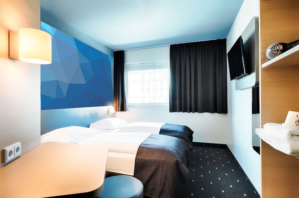 B&B HOTEL Offenburg-Hbf Twin Room 3