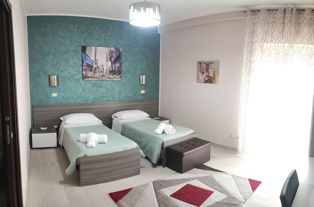 Elite Triple Room, Ensuite, Courtyard View (Camera 4)