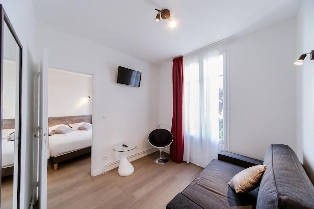 Logis Hôtel - Le Petit Bellon Superior Double Room 2